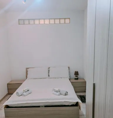 Aminth relaxation between sea and hills