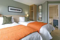 Luxury 2 bed Ground Floor apartment in a quiet location close to Royal Troon GC. Hotels in Troon