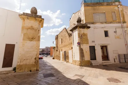 Dell'Anna Court historic center