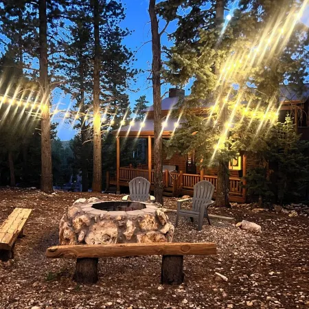 Three level cabin with Hot Tub