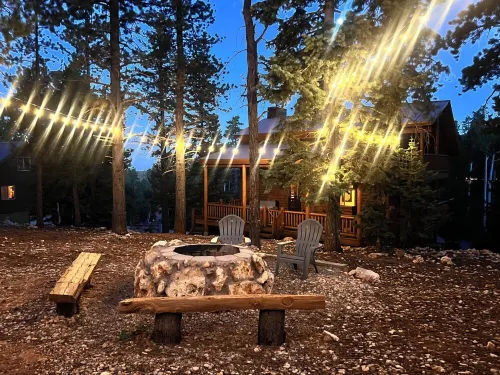 Three level cabin with Hot Tub