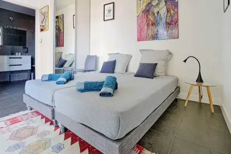 Sérénité au fil de L'eau: Appartement de Standing