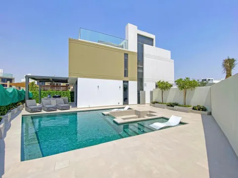 Dubai Hills Luxury Villa Complete With car & Driver