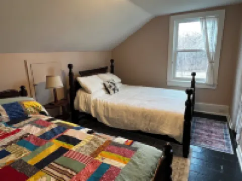 Charming historic 2-bedroom farmhouse 4 miles from historic Milan with WiFi Hotels in Milan Township