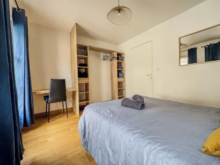 Modern 2-bedroom apartment in the center of Chartres Отели в г. Шартре