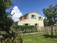 Maison Avec Piscine Chauffée, à 8 min de la Plage à Pied