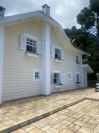 High-end home, lots of comfort, security and tranquility in the middle of nature