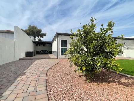 Charming 3-bedroom Desert Farmhouse in Historic Litchfield Park
