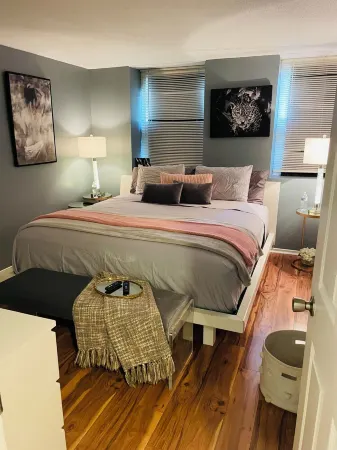 Welcome Home Relax in Comfort at Our Modern 2 Bedroom Townhome in Hyattsville Отели в г. Грэйтер Ландовер