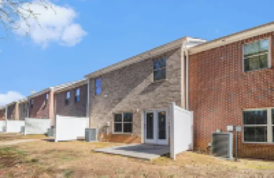 Charming 3-bedroom townhome with WiFi, AC in lovely Lawrenceville
