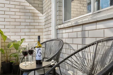 Enjoy a Luxurious Elwood Escape