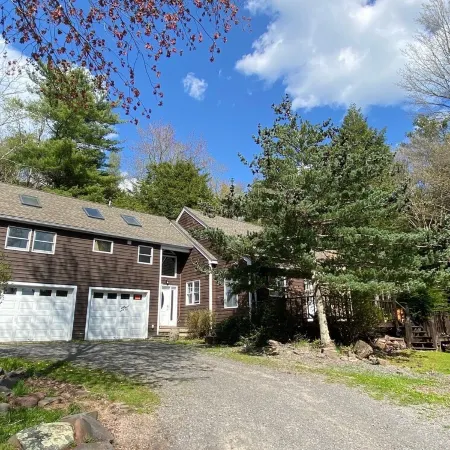 Spacious and bright mountain house near Hunter and Windham