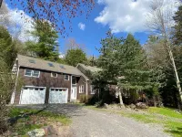 Spacious and bright mountain house near Hunter and Windham