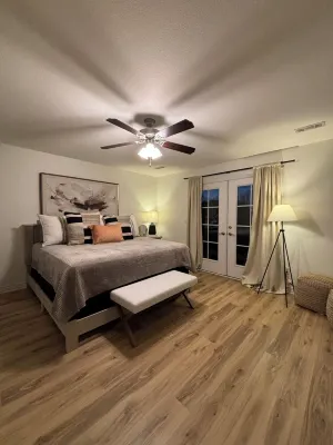 Fully renovated house with upscale finishes; 5 mins from Walmart AMP!