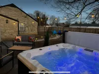 Charming house, sleeps plenty with Hot Tub and large backyard and fire pit