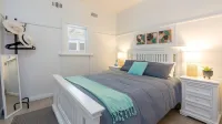 Charming Pet friendly Beach Cottage - 100m to beach and lake