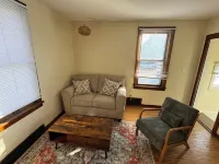 Charming 2-bedroom house with WiFi, AC in adorable Sycamore Hotel a Sycamore