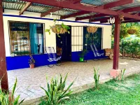 Cozy 2-bedroom house, WiFi, AC in Playa Pajaros, minutes away from MANY beaches! Hotels in der Nähe von Playa Naranjo