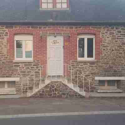 Studio in the countryside 28 km from mont saint-michel and 15km east of Avranche Hotel Exterior