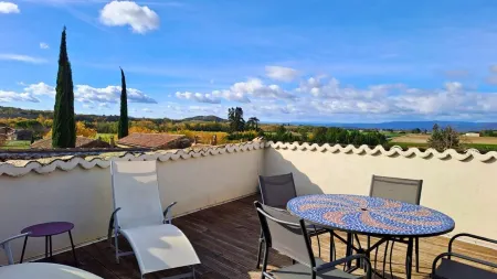 Maison Louisa - Haven of peace with a view, at the gateway to Provence - Sleeps 7 Отели в г. Мана