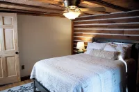 Secluded Cabin near Hocking Hills - pet friendly!