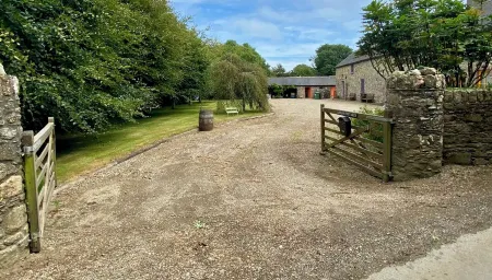 BEAUTIFUL COTTAGE IN IRELAND DIRECTLY ON THE COAST