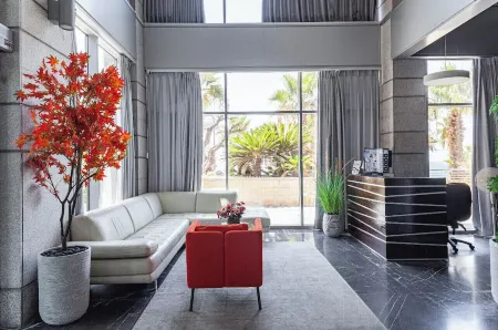 Sea view apartment ~ 1 min from the beach!