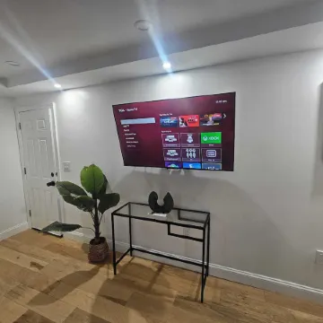 The Mini-Lux B. at Lower Atwells Avenue Laundry & Dishwasher Close to DT