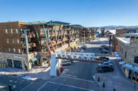 skiNewpark33: Walkable w/View, Deck, Hot Tub, Garage