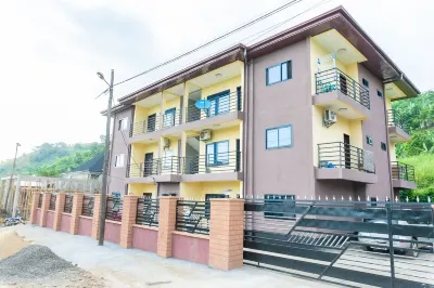 Cozy, Clean and Accessible 2 Bedroom Apartments. Hotels near Limbe Botanic Garden