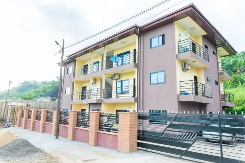 Cozy, Clean and Accessible 2 Bedroom Apartments. Hotels in Fako