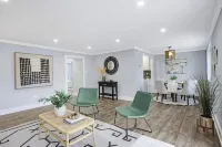 Modern 2-bedroom condo, Walk to metro