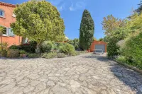 Spacious family villa six fours les plages with 6 rooms and pool