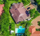 3 min from minitas beach and direct access to the golf camp... Hotel a 