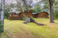 Cozy 3-bedroom cabin with WiFi and AC in tranquil Greenwood