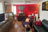 Charming 1-bedroom private suite. Easy walk to beach and boardwalk.