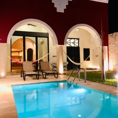 Luxury Home & Pool, 5 Min from Downtown