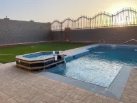 The red villa is the first north coast road, 15 minutes from the airport. فنادق في أول العامرية