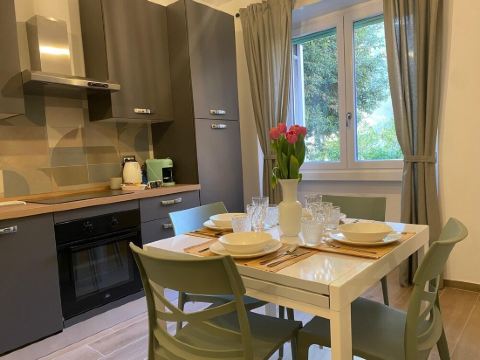 Vatican Flat Family Suite on Metro