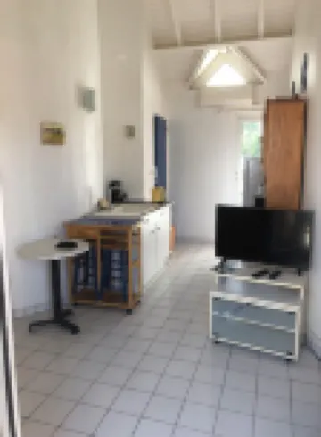 Charming studio with sea view and 2 steps from Ste Anne beach