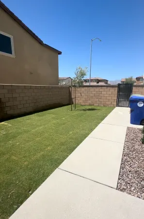 Spacious 5-bedroom house with AC, WiFi and beautiful pool in fantastic Coachella