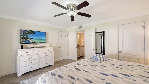 100 Steps to Siesta Key Beach. Beach Gear Included. Last-Minute Discounts!