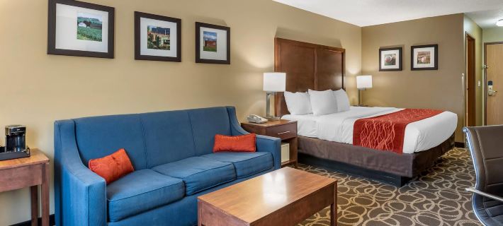 Comfort Inn Dyersville Near the Field of Dreams Hotels in Dubuque County