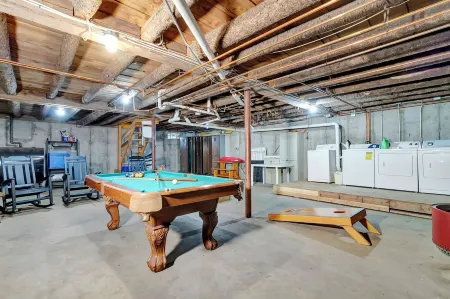 6 Min from Stratton, King Beds, Dogs OK, Jacuzzi Tub, Wrap Around Deck!