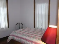 Now with TV - Relax in our 3-bedroom Westbrook cottage at West Beach
