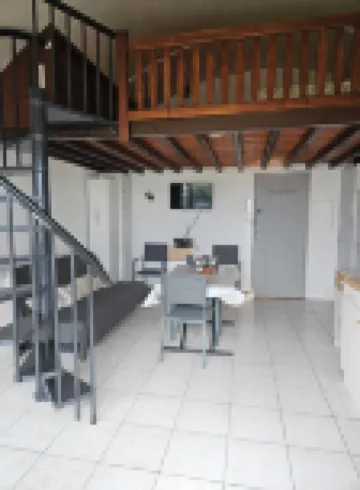 Studio Mezzanine en Bordure de mer Dans le sud de la France 格呂桑酒店