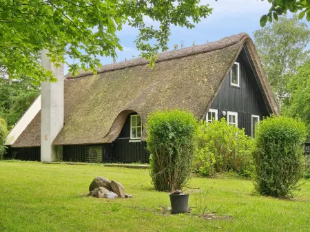 "Svenne" - 1.4km from the sea Отели в г. Tranekaer