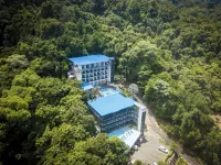 El Faro Containers Beach Hotel Hotels in Quepos