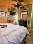 River Cabin - Escape to Your Romantic yet Adventurous Smokey Mountain Getaway!