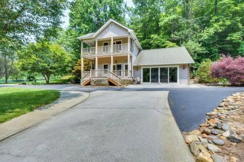 Riverfront Hayesville Retreat Fishing and Kayaking! - Wifi